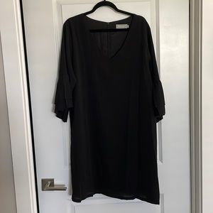 Women’s Plus black shift dress.